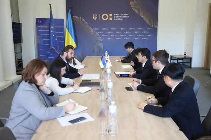 Переговори корейської та української делегацій